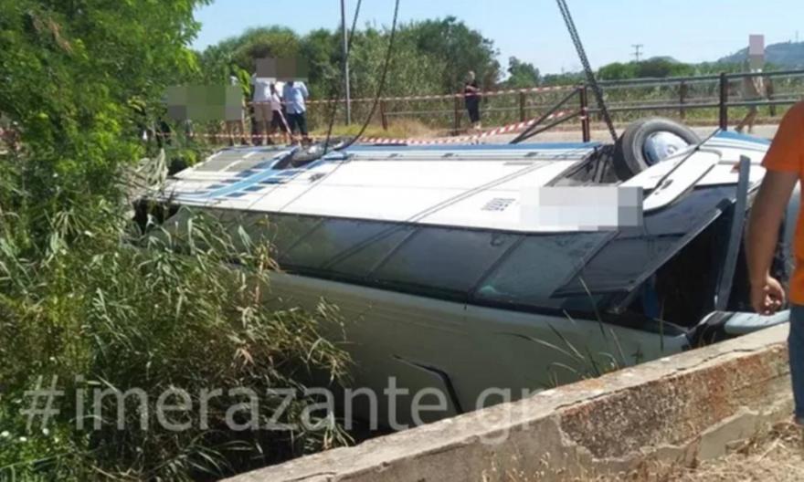 Ζάκυνθος: Τουριστικό λεωφορείο έπεσε μέσα σε γεφύρι