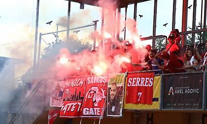 «Καυτή» ατμόσφαιρα από τους φίλους του Ολυμπιακού στο φιλικό με Σλοβάτσκο!