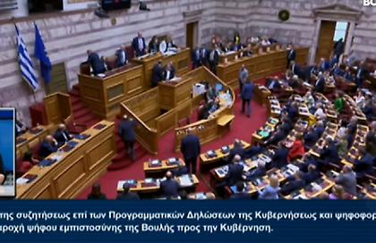 Τον έπιασε η μέση του τον Κουτσούμπα στο βήμα της Βουλής - «Η συμβουλή να χασω κιλά δεν γίνεται»