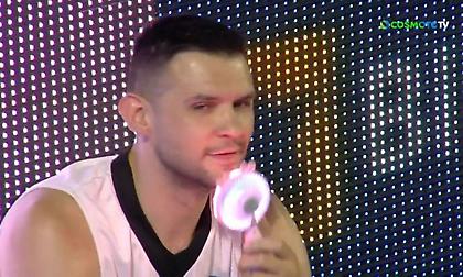 Ξεκαρδιστικός Παπανικολάου, δροσίστηκε με... παιδικό ανεμιστηράκι!