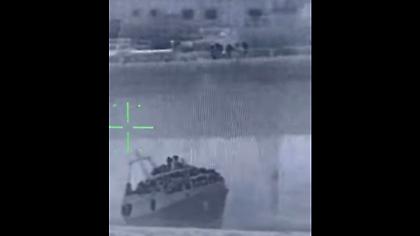 Βίντεο-ντοκουμέντο από το ναυάγιο στην Πύλο: Γέρνει επικίνδυνα κατά την προσπάθεια εφοδιασμού