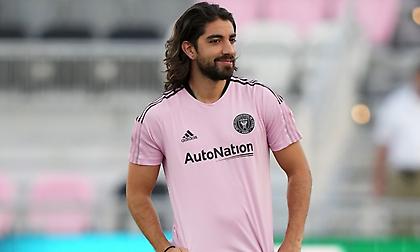 Πλησιάζει σε Πισάρο και στόπερ η ΑΕΚ