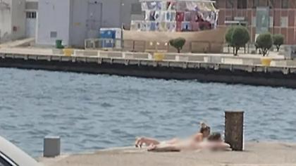 Δύο γυναίκες έκαναν ηλιοθεραπεία ολόγυμνες στη λεωφόρο Νίκης στη Θεσσαλονίκη