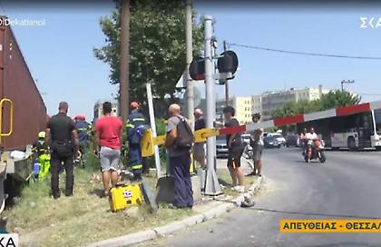 Μοτοσυκλέτα παρασύρθηκε από τρένο στη Θεσσαλονίκη: Σοβαρά τραυματισμένος ο οδηγός του δίκυκλου