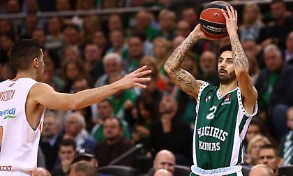 Εξετάζει Μπράις Τζόουνς και Άλεξ Πέρες για τον άσο η ΑΕΚ