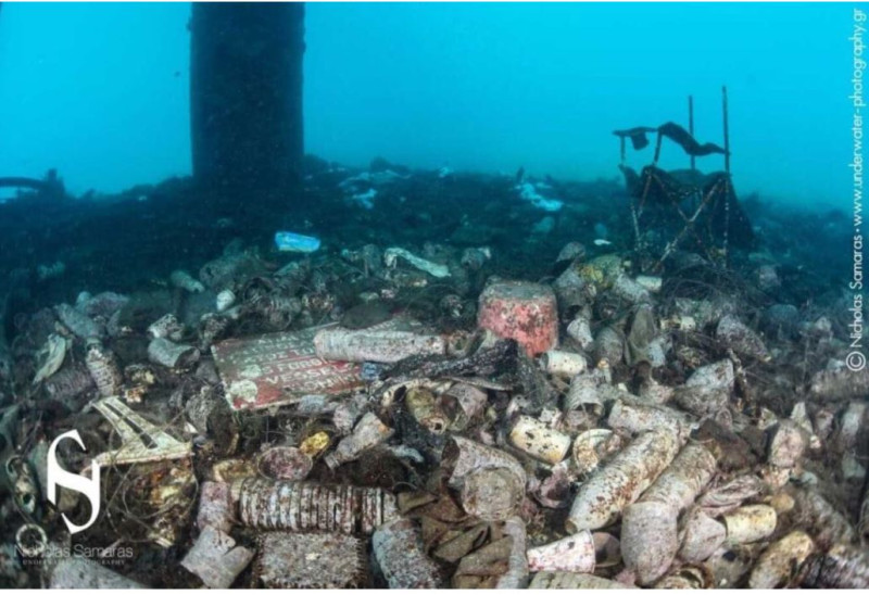 Χαλκιδική: Ολόκληρη χωματερή στον βυθό της θάλασσας