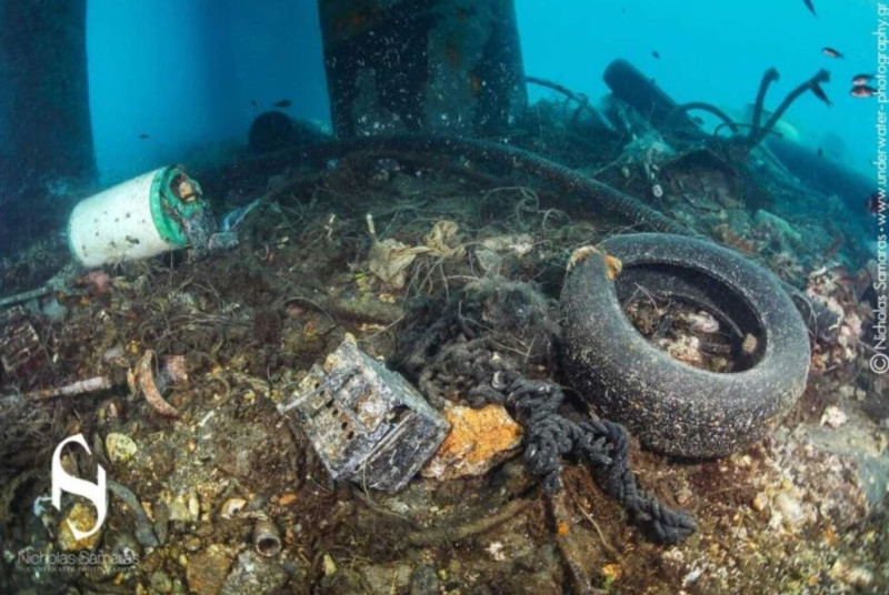 Χαλκιδική: Ολόκληρη χωματερή στον βυθό της θάλασσας