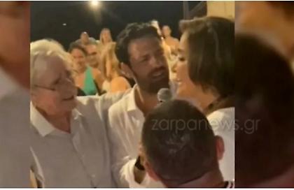 Ντόρα Μπακογιάννη και Κωνσταντίνος Αργυρός τραγουδούν μαζί σε γλέντι στα Χανιά