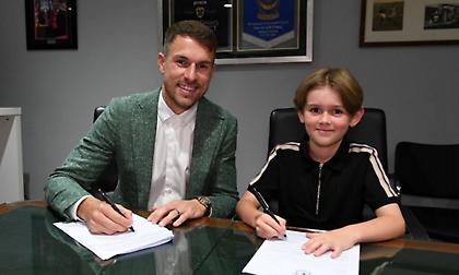 Μάγκας Ράμσεϊ, υπέγραψε στην Κάρντιφ μαζί με τον 8χρονο γιο του