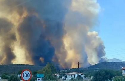 Εκτροπή της κυκλοφορίας στην Εθνική λόγω της φωτιάς στο Λουτράκι