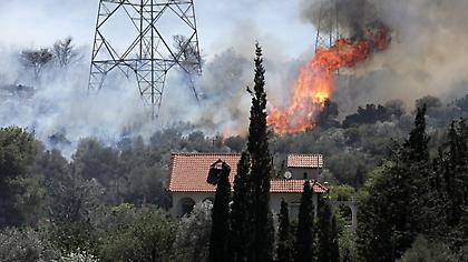 Λεπτό προς λεπτό η μάχη με τις φλόγες σε Κουβαρά και Λουτράκι