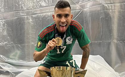 Η πανηγυρική φωτογραφία του Πινέδα με την κούπα του Μεξικού