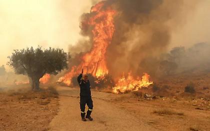 Μεγάλη αναζωπύρωση ανάμεσα σε Μάνδρα και Μέγαρα - Μήνυμα 112 για εκκένωση 4 οικισμών