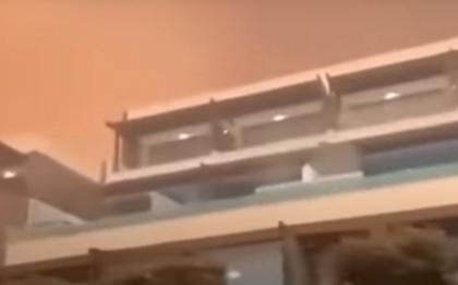 «Σταμάτα να τους πάρουμε»: Η συγκλονιστική στιγμή που πυροσβέστες εντοπίζουν τουρίστρια