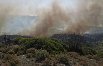 Φωτιά στη Ρόδο: Μήνυμα 112 για εκκένωση των χωριών Λάρδο και Πυλώνα
