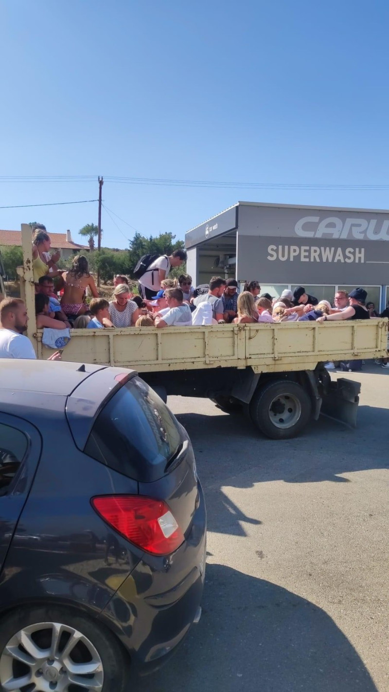 Πυρκαγιά Ρόδος: Σε εξέλιξη μεγάλη επιχείρηση απεγκλωβισμού