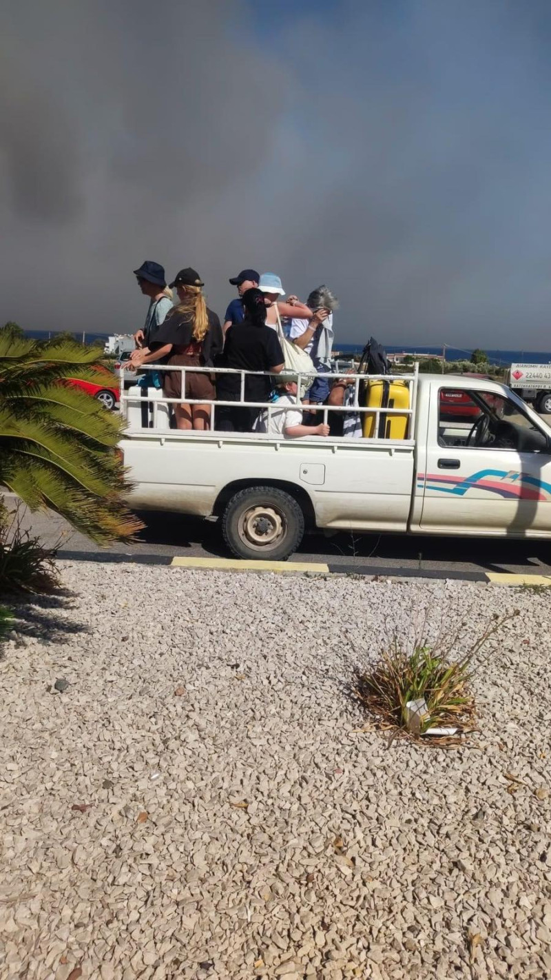 Πυρκαγιά Ρόδος: Σε εξέλιξη μεγάλη επιχείρηση απεγκλωβισμού