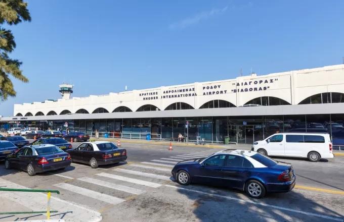 ΥΠΕΞ: Στήνει help desk στο αεροδρόμιο της Ρόδου