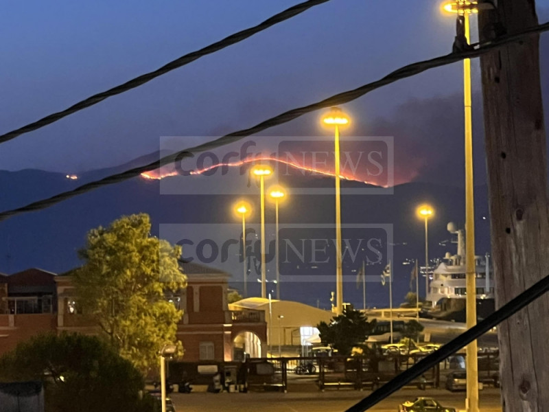 Πύρινος εφιάλτης σε Ρόδο, Αίγιο, Κάρυστο και Κέρκυρα