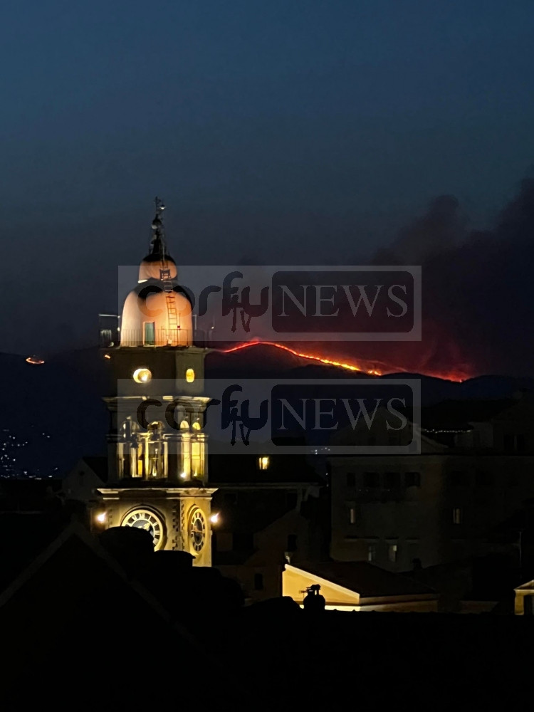 Πύρινος εφιάλτης σε Ρόδο, Αίγιο, Κάρυστο και Κέρκυρα