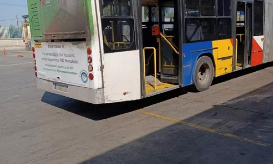 Θεσσαλονίκη: Πήρε φωτιά εν κινήσει λεωφορείο του ΟΑΣΘ