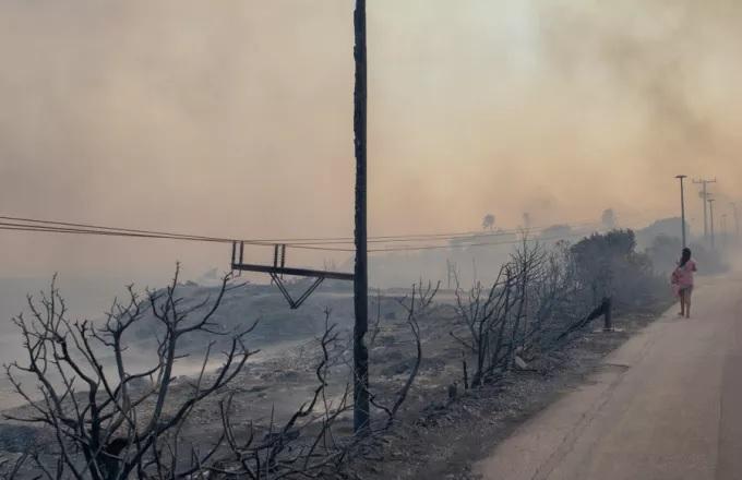 Ρόδος: Μαίνεται ανεξέλεγκτη για έκτη ημέρα