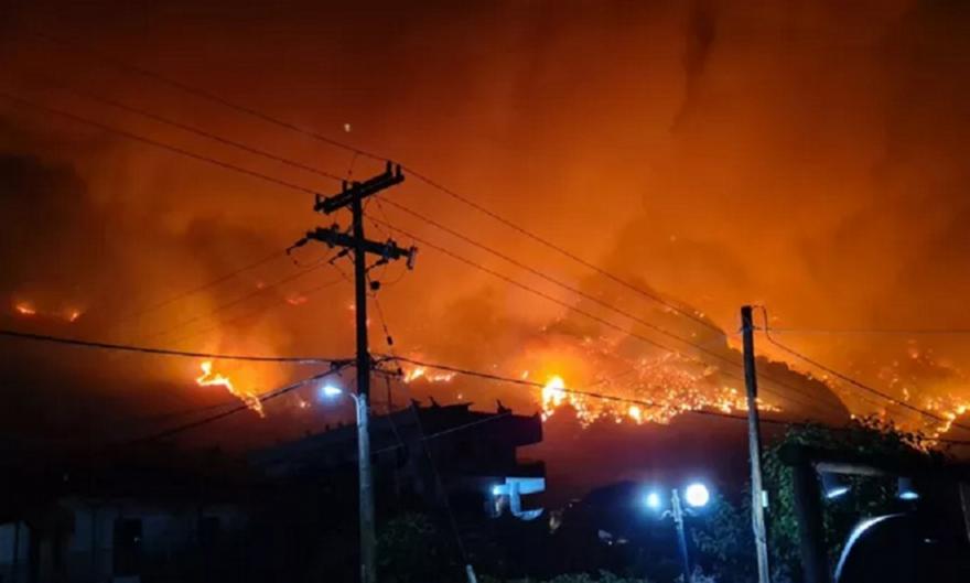 Πύρινος εφιάλτης σε Ρόδο, Αίγιο, Κάρυστο και Κέρκυρα