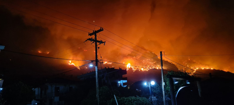 Πύρινος εφιάλτης σε Ρόδο, Αίγιο, Κάρυστο και Κέρκυρα