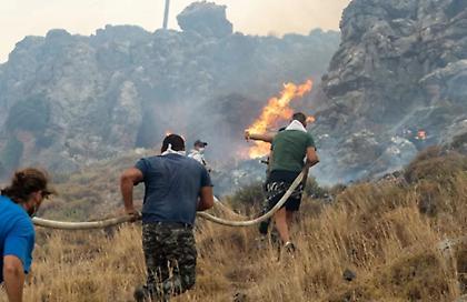 Σε ύφεση η πυρκαγιά στη Ρόδο, οριοθετήθηκε στην Υλίκη, ενεργά μέτωπα σε Κέρκυρα και Κάρυστο