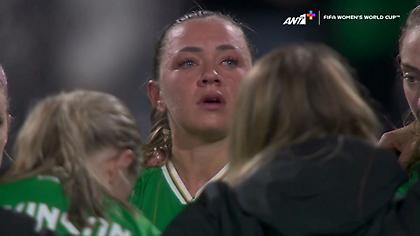 Με δάκρυα στα μάτια οι παίκτριες της Ιρλανδίας μετά την ήττα από τον Καναδά