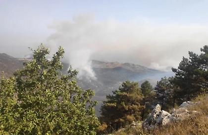 Δύο ενεργά μέτωπα παραμένουν στην Κέρκυρα - Δεν κινδυνεύουν οικισμοί