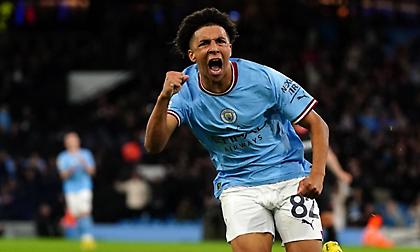 «Δένει» για 5+1 χρόνια το νεαρό αμυντικό Ρίκο Λιούις η Μάντσεστερ Σίτι