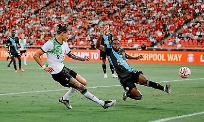 Φωτιά στα… πράσινα η Λίβερπουλ: 4-0 τη Λέστερ με τη νέα της φανέλα