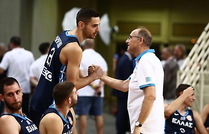 Λιόλιος: «Την ιστορία γράφουν οι παρόντες»