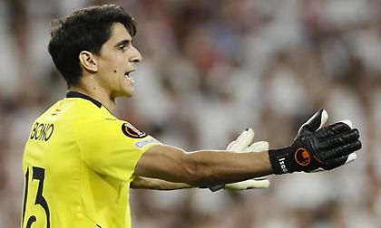 Σε πρώτο πλάνο για τα γκολπόστ της Μπάγερν ο Μπόνο