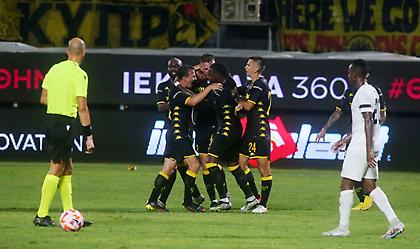 Του… κεφαλιού του ο Άρης και πάει για crash test με την Ντινάμο Κιέβου!