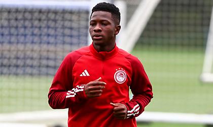 «Όχι» του Ολυμπιακού στη Σαρλερουά για τον Αγκιμπού!