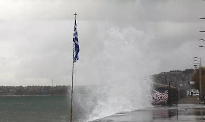 Καιρός: Ισχυρές βροχές και καταιγίδες το πρωί - Σταδιακή βελτίωση από το μεσημέρι