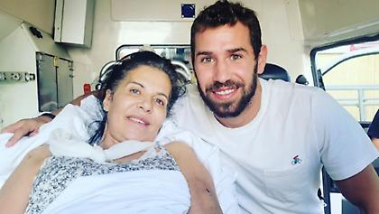 «Από τον τρόμο, μέχρι τα χαμόγελα»: Συγκινεί ο Βλαχόπουλος μετά το ατύχημα της μητέρας του