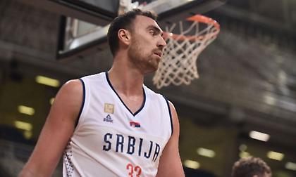 Εντυπωσιακός και στο πρώτο ημίχρονο του Σερβία-Ιταλία ο Μιλουτίνοφ!