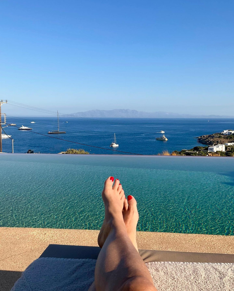 Η Demi Moore κάνει διακοπές στην Ελλάδα