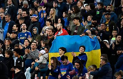 «Ελευθερία στους BBB»: Οι οπαδοί της Ντινάμο Κιέβου στηρίζουν τους Κροάτες με… ρουκέτες!