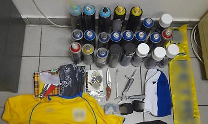 Μαχαίρια, full face στην κατοχή των Ρουμάνων που είχαν προορισμό το Καραϊσκάκη