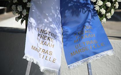 Το τελευταίο αντίο στον Μιχάλη: Στεφάνια από Original, Άρη και Μαρσέιγ (pics)