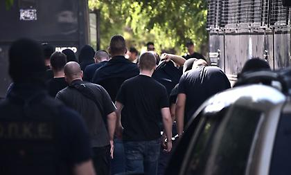 Νέα Φιλαδέλφεια: Προφυλακιστέοι και οι 30 κατηγορούμενοι - Αύριο οι απολογίες του δεύτερου γκρουπ
