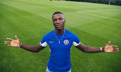 Επίσημο: Ποδοσφαιριστής της Τσέλσι ο Καϊσέδο