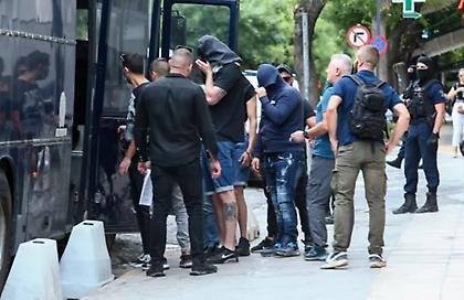 Νέα Φιλαδέλφεια: Άρχισαν οι μεταγωγές των κρατουμένων - Δρακόντεια μέτρα στις φυλακές