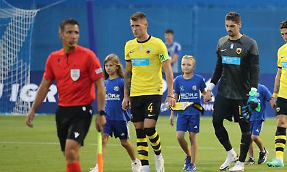 Με το γράμμα «Μ» στο περιβραχιόνιο ο αρχηγός Σιμάνσκι στην μνήμη του Μιχάλη