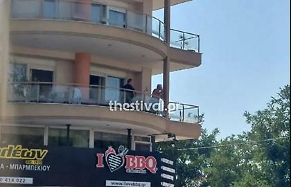 Συνελήφθη μεθυσμένος άνδρας που βγήκε... οπλισμένος στο μπαλκόνι στη Θεσσαλονίκη!