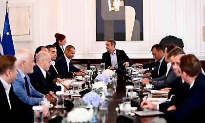 Ολοκληρώθηκε η σύσκεψη Μητσοτάκη-Τσέφεριν με Αλαφούζο-Μαρινάκη-Μελισσανίδη